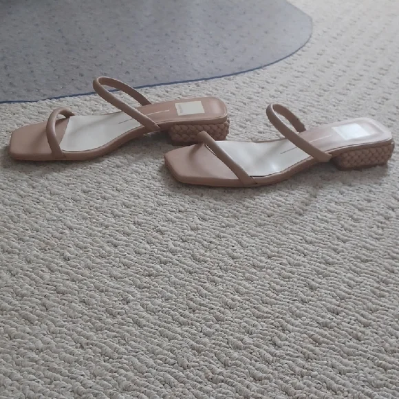 Dolce Vita Women's Tan Sandals - Picture 2 of 4